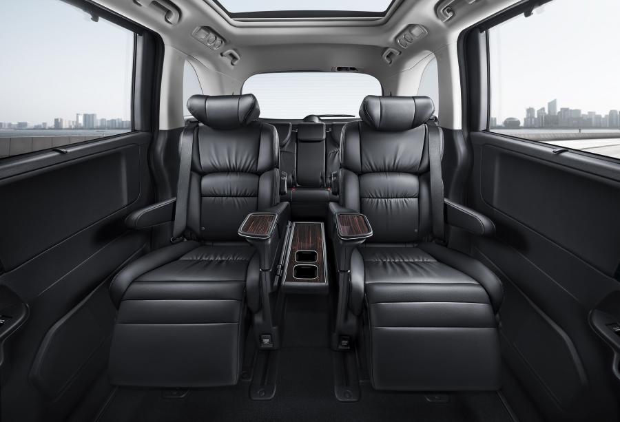 Интерьер Honda Odyssey Sport Hybrid 2019 года  (фото 2 из 40)